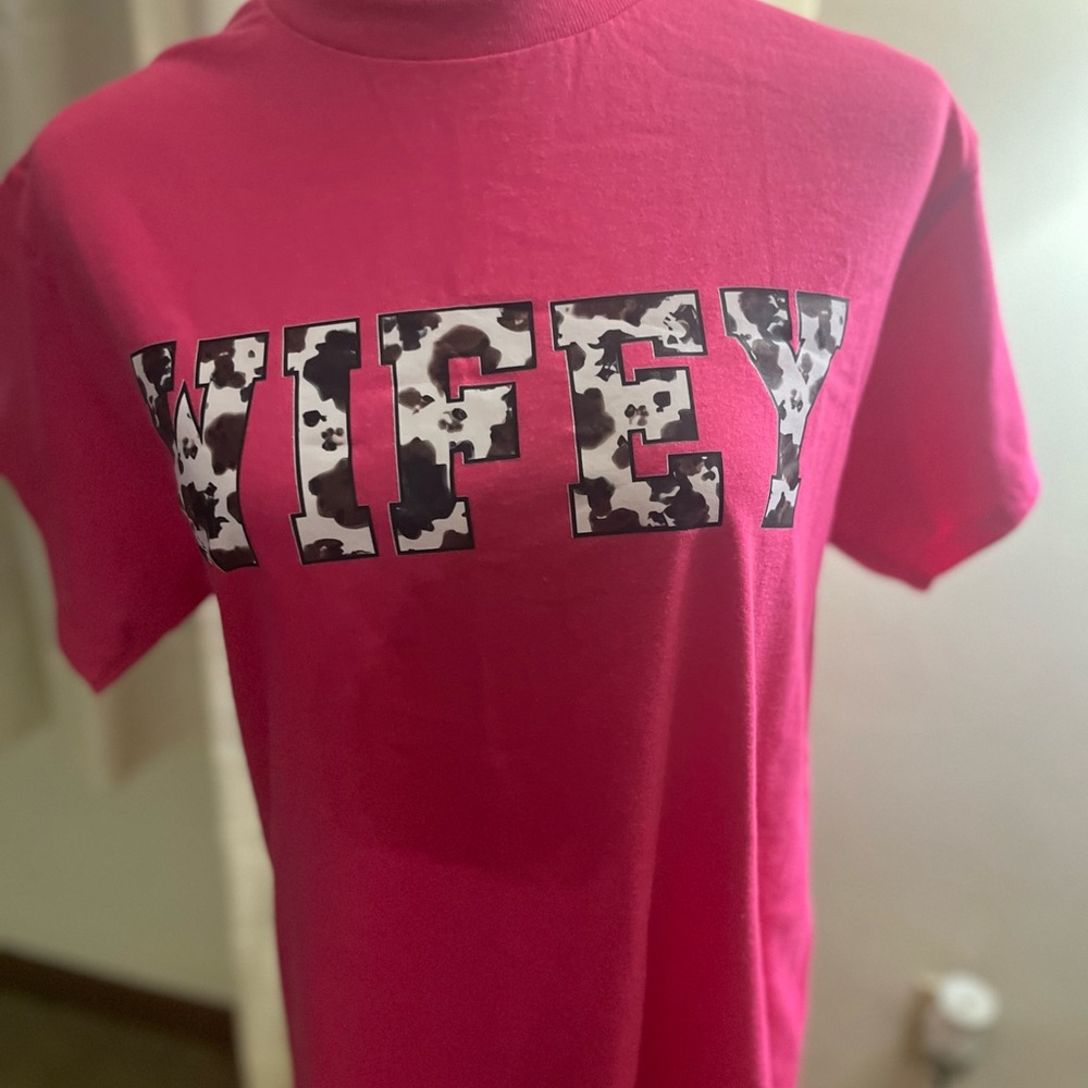 Pink 'Wifey' Graphic T-Shirt nwot